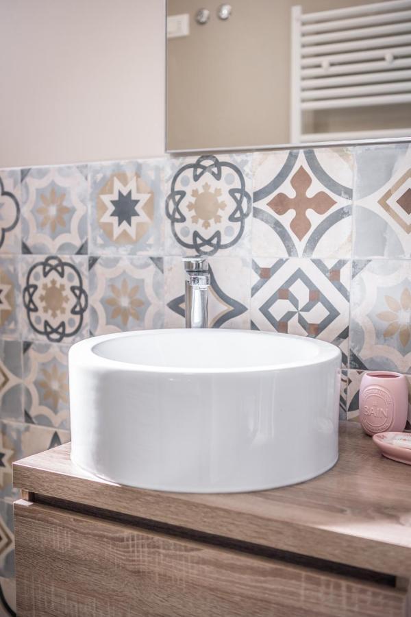 Suite 649 Mono Con Terrazzo Modena Exterior photo