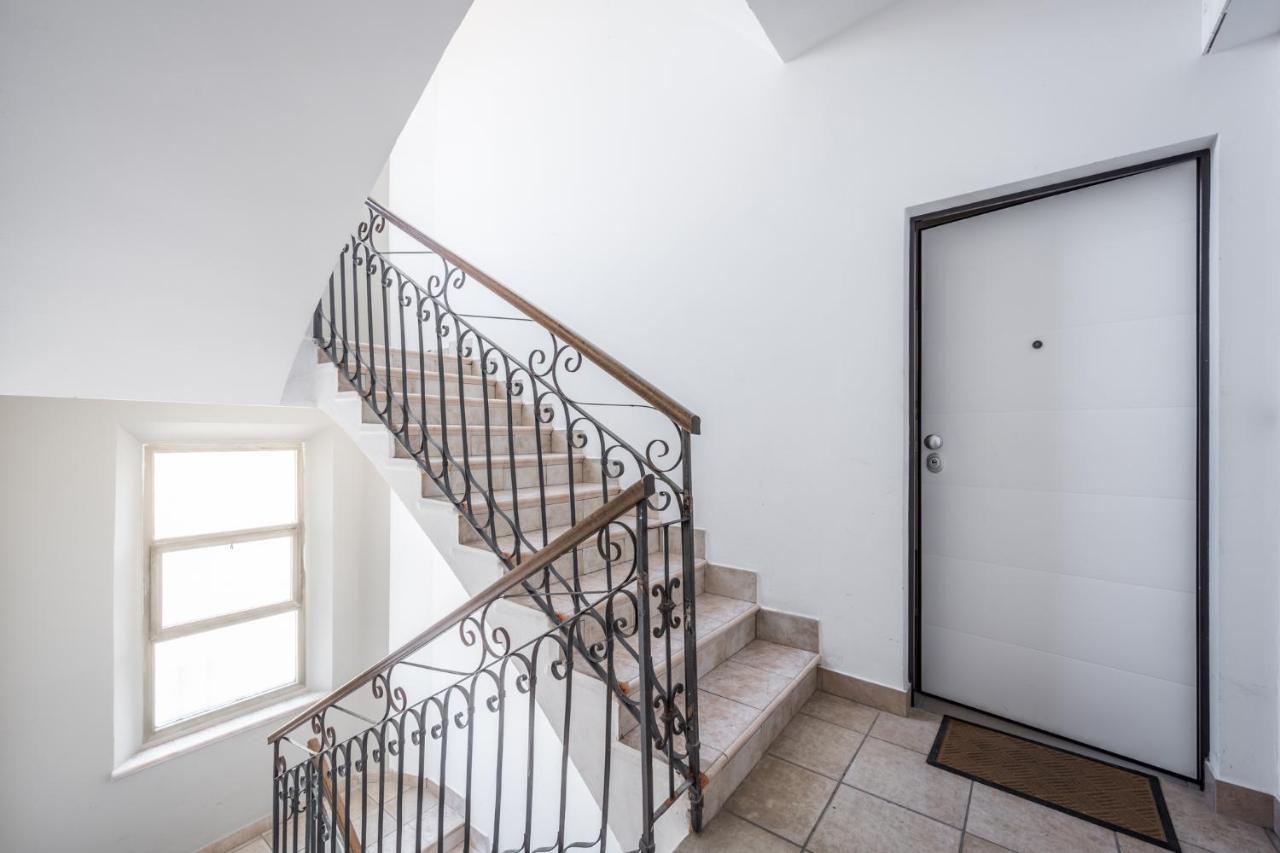 Suite 649 Mono Con Terrazzo Modena Exterior photo